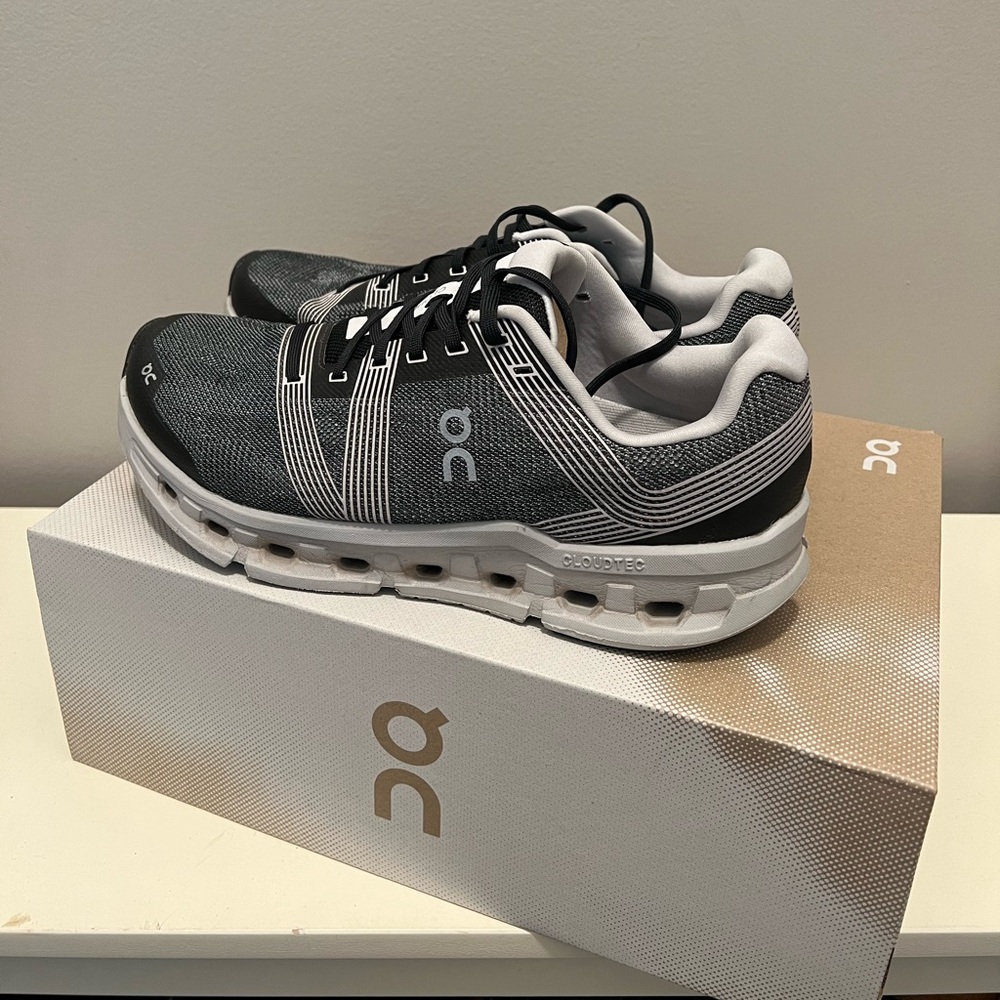 On Cloud running shoes: Cloudgo, size 9.5.